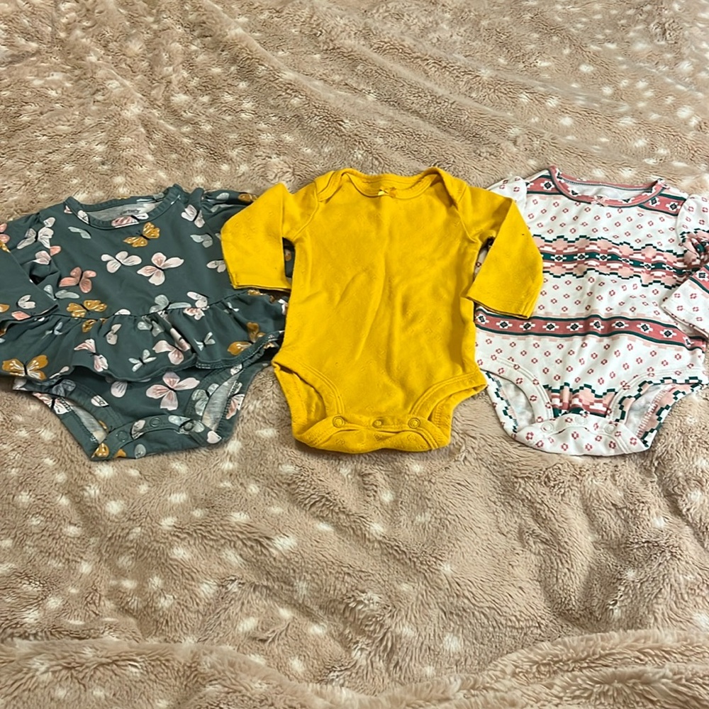 Carters 3 piece lot of long sleeve bodysuits size 3 months